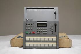 Alesis 422034 Hr-16 High Sample Rate 16-bit Drum Machine With Oem Power Adapter