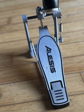 Alesis 728434956099 Gray Chain Drive Bass/kick Single Pedal For Electric Kit