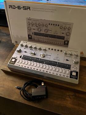 000-e4g02-00010 Behringer Rd-6-sr Analog Drum Machine - Silver