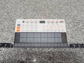Ik Multimedia 530027192915 Uno Drum White Ultra-portable Analog/pcm Machine Sequencer