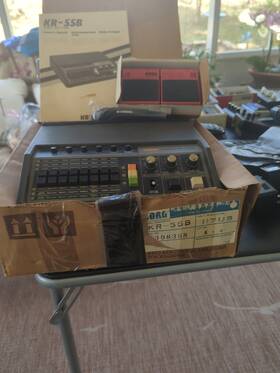 398-368 Korg Antique Drum Machine Kr-55b With Pedals Manual And Cords