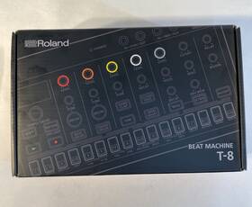 424541 Roland T-8 Beat Machine