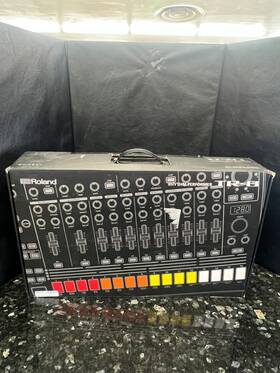 Roland 957054504823 Aira Tr-8 Rhythm Performer Electronic Drum Machine Sound Module Openbox