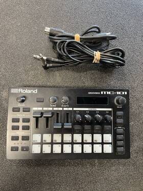 P18014350 Roland Mc-101 Groovebox