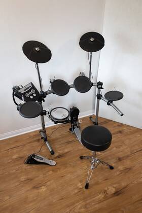 Td6s Roland V-tour Electronic Drum Kit - Awesome Throne Sticks Key Included