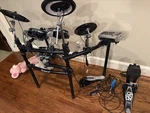 Electronic Drums Set Roland TD-9/ Mackie Srm 450, 1000W Amp.. Fixed Price $1099.00.